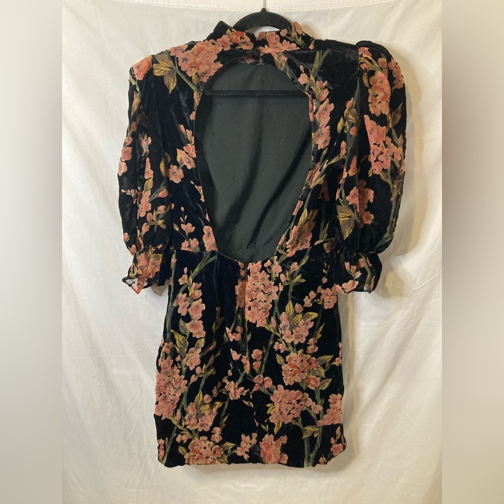 Backless Lavish Floral velvet Mini Dress🖤🌸